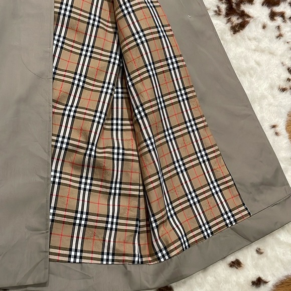 Vintage 1980s Burberry trench coat - Picture 3 of 7